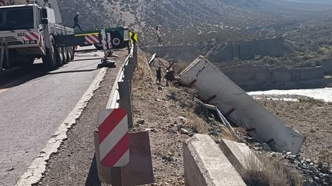 Finalizaron los trabajos para remover un camión siniestrado y se liberó el tránsito en alta montaña.&nbsp;