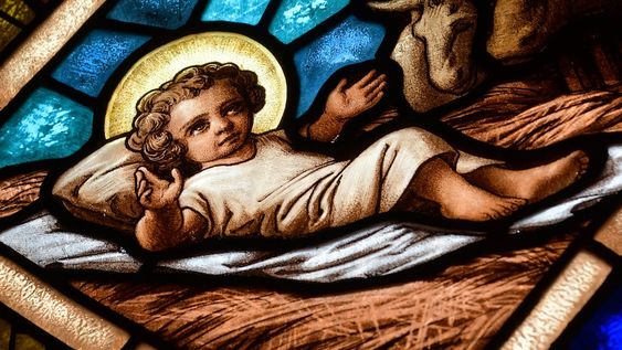 Detalle del vitral del Camarín de la Virgen de María Auxiliadora de Rodeo del Medio, en Maipú, realizado por el artista español Antonio Estruch. / Foto Los Andes