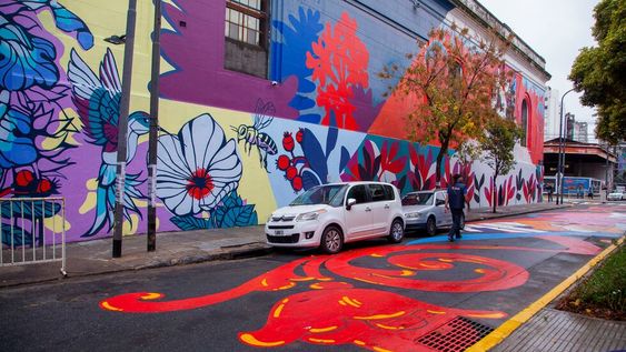 El filete baila al 2x4 en el Abasto a puro color y crea una nueva ruta de murales en Buenos Aires, de piso a cielo