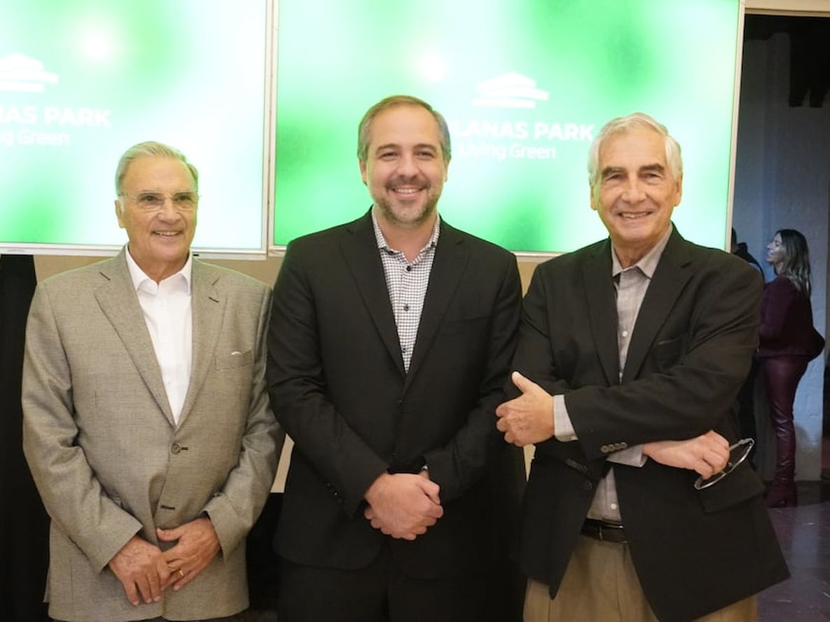 Hugo Pincolini, el intendente de Maipú, Matías Stevanatto y Luis Robbio.