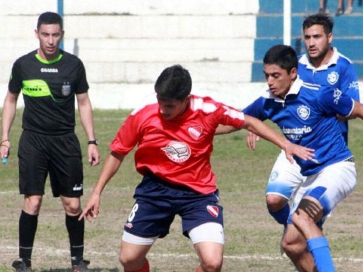 Independiente goleó y también es puntero