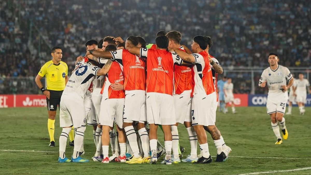 Villa lo definió sobre el final e Independiente Rivadavia hizo historia en Bolivia