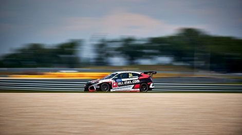 WTCR: Guerrieri cerró su participación del sábado en Eslovaquia