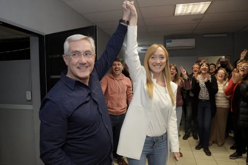 La senadora nacional, Anabel Fernández Sagasti y el dirigente peronista, Jorge Tanús.&nbsp;