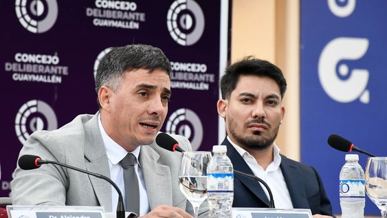 El intendente de Guaymallén, Marcos Calvente, junto al presidente del Concejo Deliberante, Jonathan Mazuela (UCR).&nbsp;