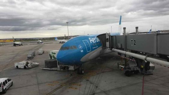 Desde el Gobierno adelantaron que se van a reprogramar los vuelos que llegarán al país para que la terminal de Ezeiza los reciba cada dos horas.