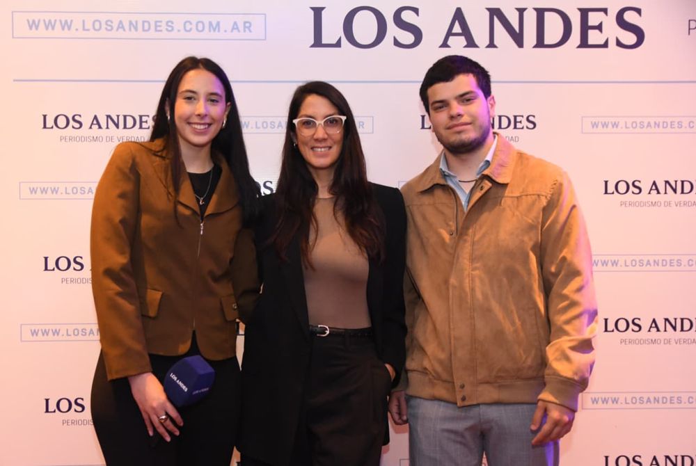 Victoria Luconi, Emilce Campigotto y Facundo Carabajal, del staff de RRSS del Diario Los Andes, presentes en el Bootcamp 2026.
