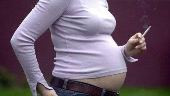 Impresionante: esto pasa con los bebés cuando fuman las embarazadas