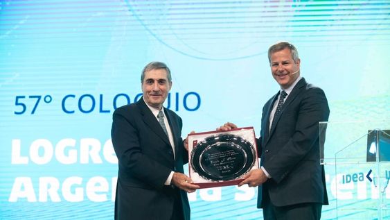Generar los recursos necesarios para lograr el cambio de sede que significó un salto cualitativo enorme en las actividades que realizamos. (en la foto Ferrer con Roberto Murchison, presidente de IDEA).