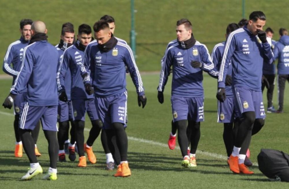 Los tres jugadores sorpresa que Sampaoli pondría de titulares ante Italia