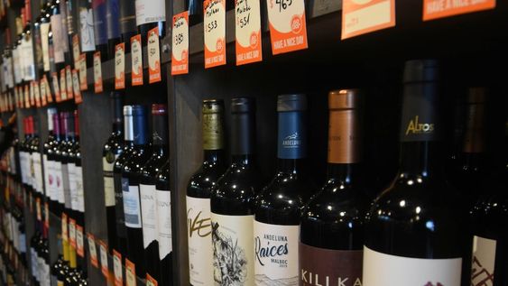 Quilmes sale al mercado con vino en envase retornable que se puede canjear por el de cerveza