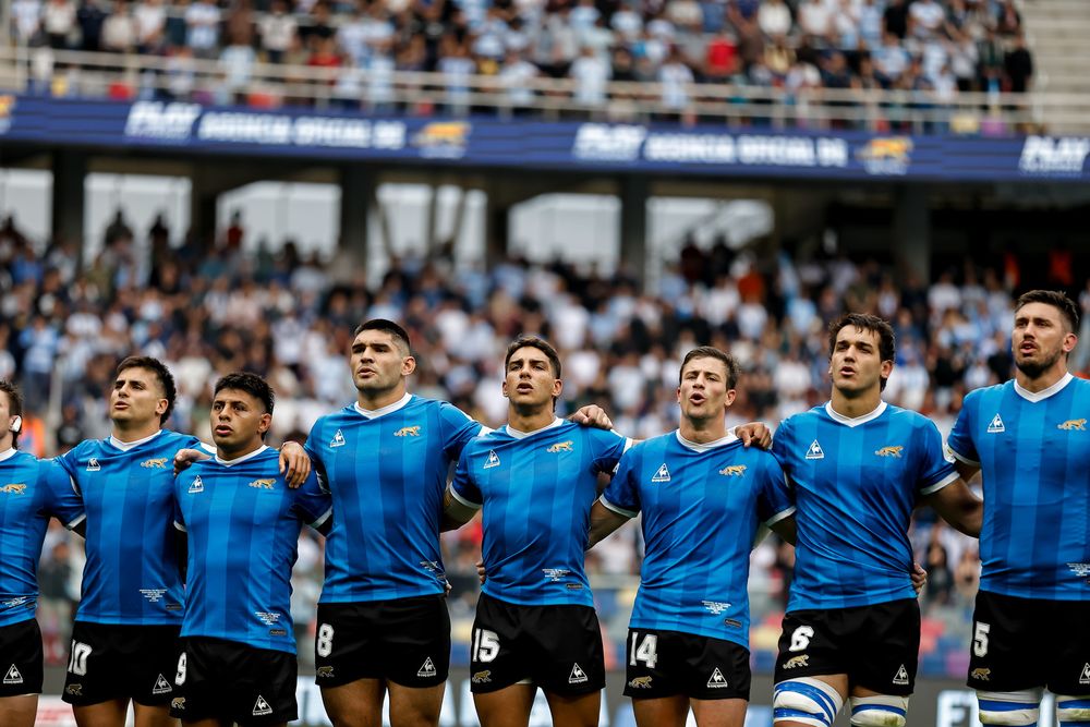 Rugby. Los Pumas rindieron homenaje a los 40 años de la obtención del campeonato Mundial de Fútbol por parte de la Selección Argentina que fue liderada por Diego Maradona