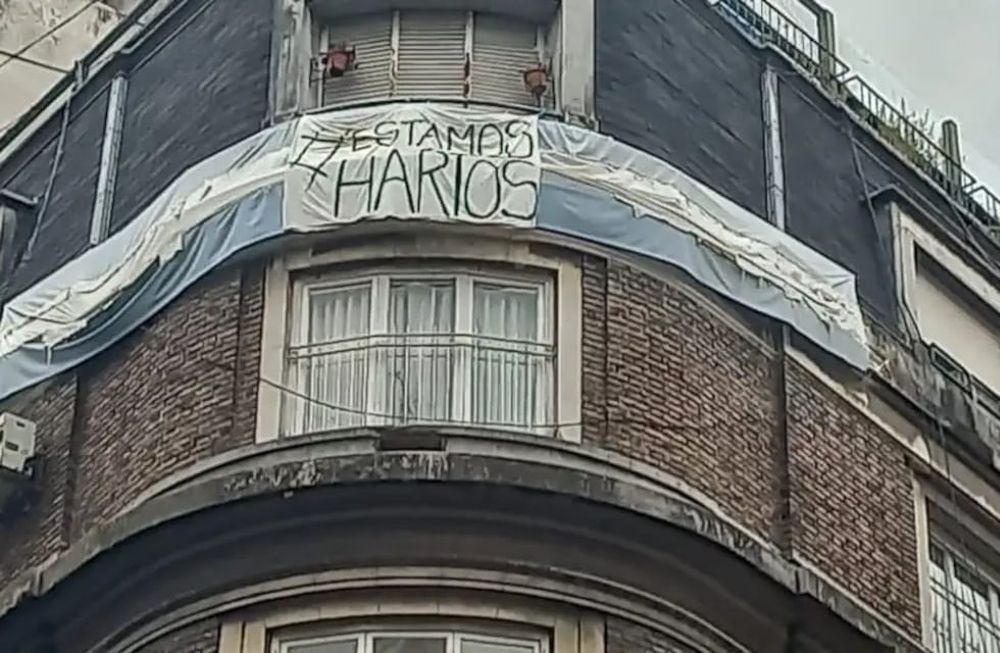 Ximena de Tezanos Pinto, vecina de la vicepresidenta de la Nación en su edificio de Recoleta, cerró todas las persianas y mantuvo la postura sobre la campaña en Twitter.