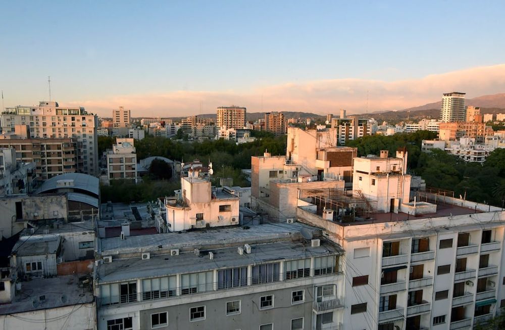 26 de abril 2022 Mendoza  SociedadAmanece en MendozaEl Servicio Meteorológico Nacional anuncia para esta jornada Viento ZondaFoto: Orlando Pelichotti / Los Andes