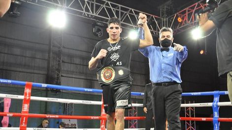 El mendocino Abraham Turco Buonarrigo es el campeón Fedebol de la categoría medio pesado de la AMB! / Gentileza: Ramón Cairo.