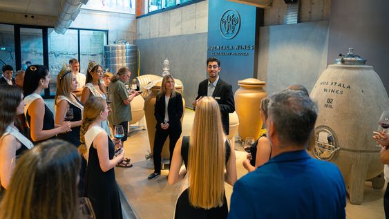 grupo huentala y las reinas de la vendimia: encuentros que celebran la identidad mendocina grupo huentala y las reinas de la vendimia: encuentros que celebran la identidad mendocina