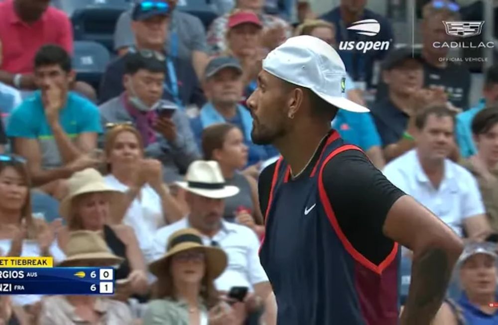 El polémico tenista australiano volvió a hacer de la suyas en el duelo de segunda ronda que le ganó por 7-6, 6-4, 4-6, 6-4 al francés Benjamin Bonzi.