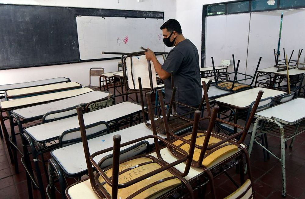 La odisea de comprar bancos. En 2020 y 2021 no hubo demanda a los fabricantes por las restricciones sanitarias. Ahora todo cambió. Foto: Orlando Pelichotti / Los Andes