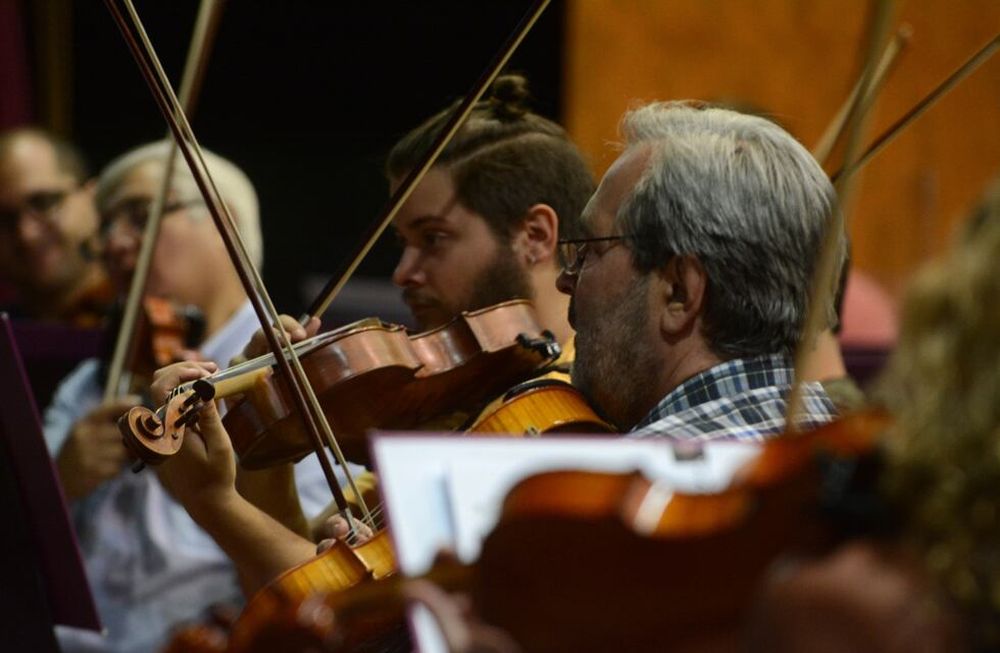 Magnífico arte musical en escenario inadecuado
