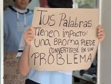 Alumnos de escuelas secundarias concientizan sobre la gravedad de las falsas amenazas de tiroteos en las escuelas. Alumnos de escuelas secundarias concientizan sobre la gravedad de las falsas amenazas de tiroteos en las escuelas.