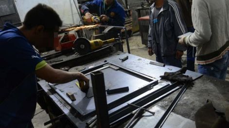 Desde Mendoza hasta Mar del Plata, crecen los programas que buscan transformar la vida de los presos a través de la educación y el trabajo.