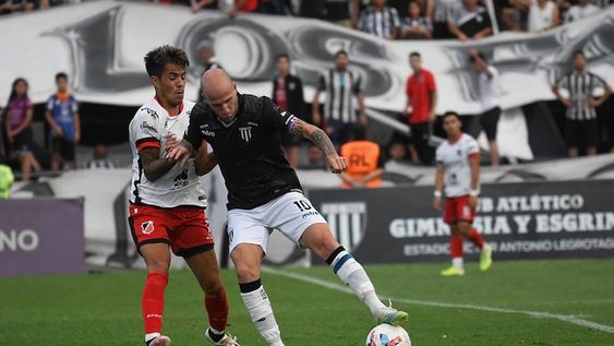 Futbol Primera NacionalGimnasia y Esgrima de Mendoza vs. Deportivo Maipú, en el estadio Victor Legrotaglie de Gimnasia.Foto José Gutierrez