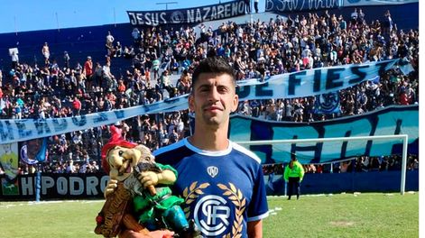 Los Andes | Luciano Abecasis fue uno de los jugadores claves en Independiente y, contó que a diario, al llegar y salir de la entidad del Parque, siempre saludó al duende de los ascensos.