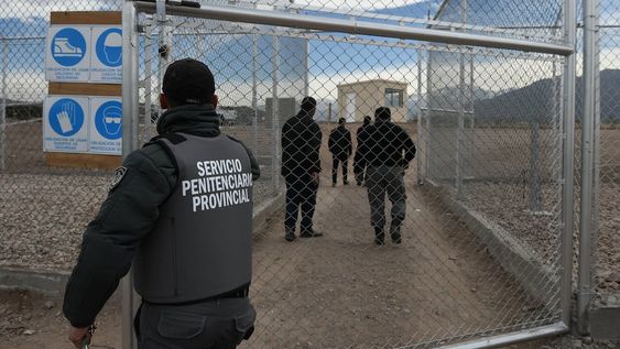 Diez personas fueron procesadas con prisión preventiva por integrar una organización criminal que operaba desde el interior del Complejo Penitenciario Federal VI de Cuyo.