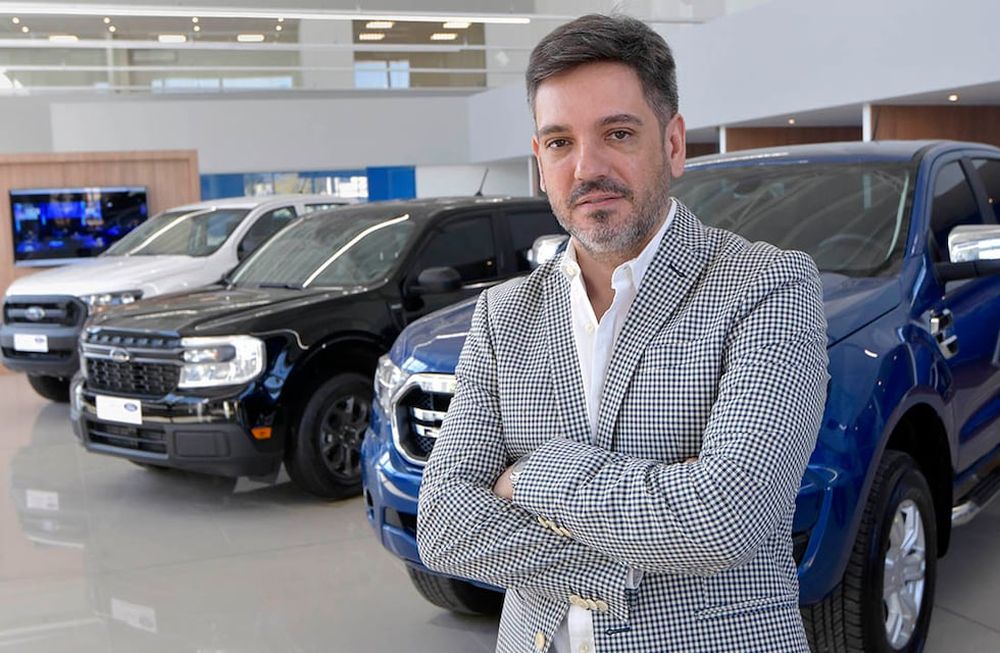 Gerardo Lorenzo en la empresa de venta de autos y camionetas, concesionaria de Ford y Fiat, Lorenzo automotores. Foto: Orlando Pelichotti / Los Andes