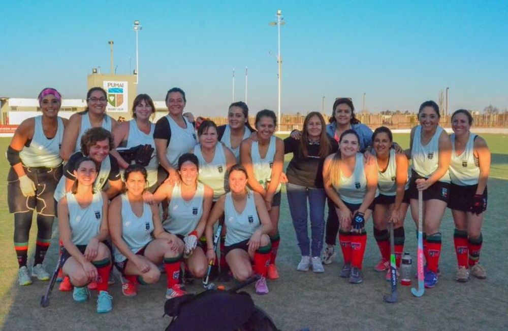 Hóckey: comienza el XXXI Torneo Nacional de “mamis” en Maipú con 56 equipos de todo el país. / Gentileza