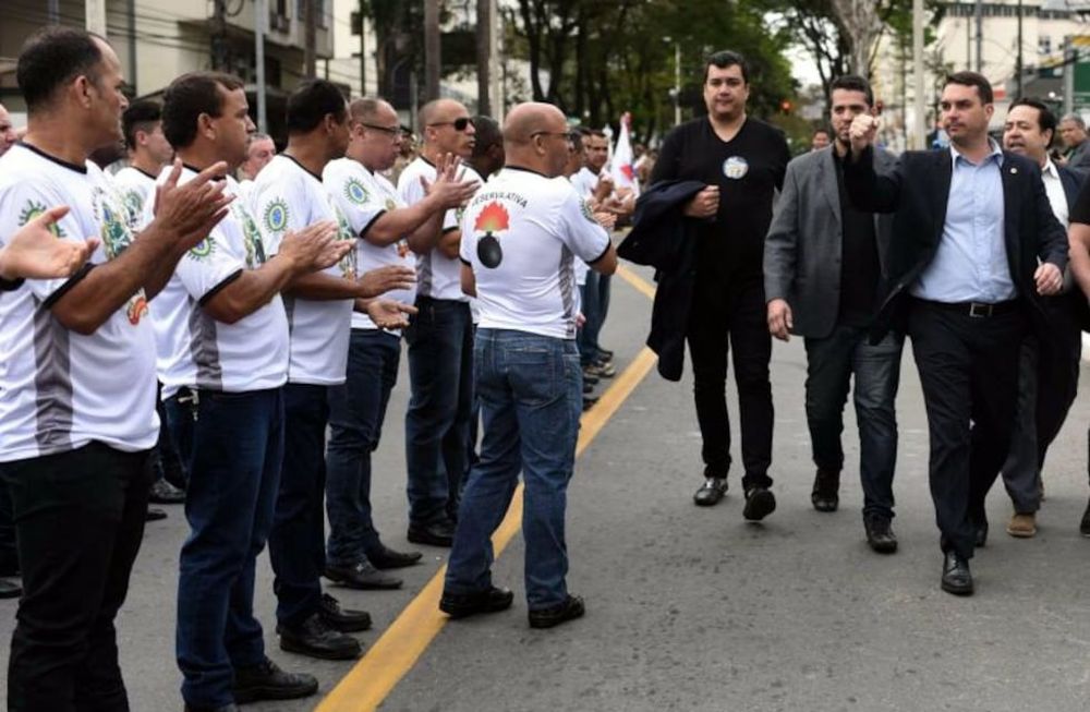 Los hijos de Bolsonaro lideran la campaña del líder apuñalado