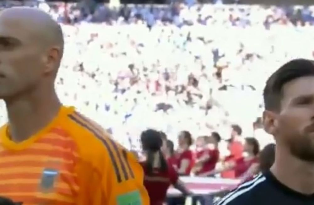 ¿Por qué Caballero le dio la espalda a Messi en el himno?