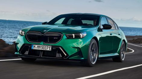 BMW M5 2025.