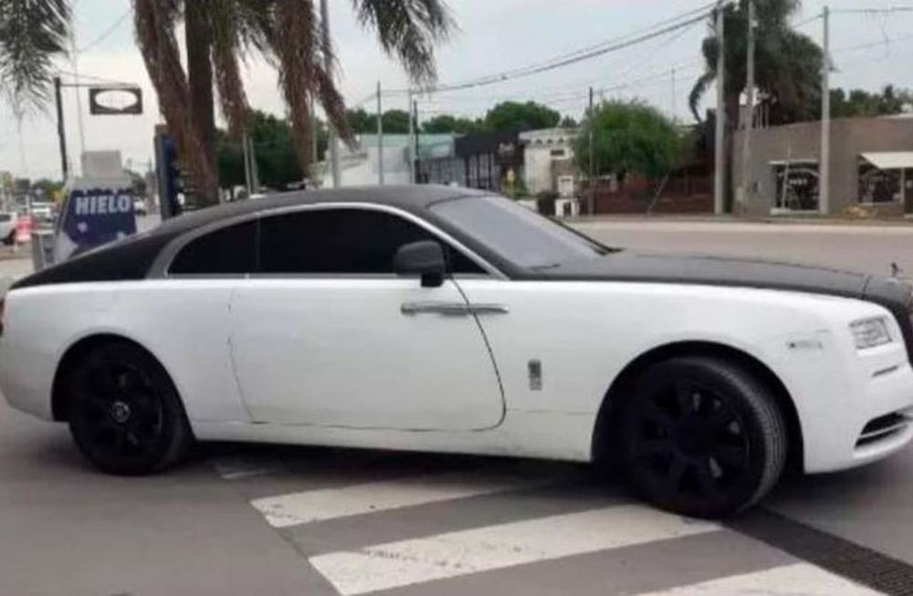 Tevez pasó por Marcos Juárez con su Rolls Royce de lujo. / Gentileza.
