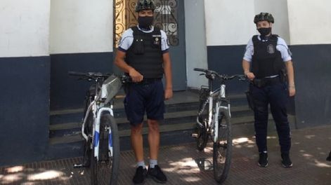 El oficial subayudante Sandro Herbas y la auxiliar Karina Guirardelli se convirtieron en héroes. Foto: Prensa Ministerio de Seguridad