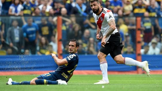 El 11 de noviembre de 2018 se jugó la ida de la final de la Copa Libertadores en La Bombonera. Los hinchas del Millonario lo rememoraron en las redes. / Gentileza.