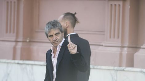 Casa Rosada Luis Toto Caputo Ministro de economía ingresando a la reunión de gabineteArgentinaFoto Federico Lopez Claro