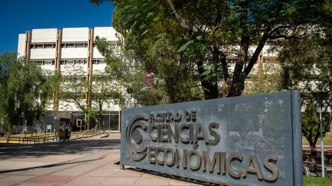 Universidad Nacional de Cuyo.Facultad de Ciencias Económicas. Foto: Ignacio Blanco / Los Andes