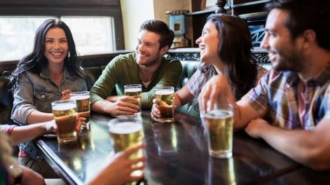 ¿Por qué algunas personas interrumpen constantemente en una conversación?