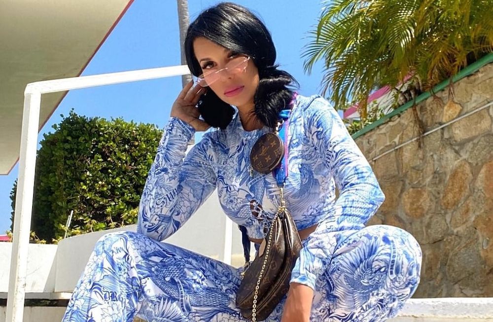 Con una bikini blanca cautivante, Charlotte Caniggia se definió como “buena chica de alma salvaje”