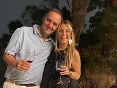 Manuel Adorni y su esposa Bettina Angeletti