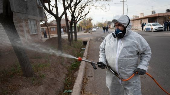 Barrio Gonzalez Galino, Luzuriaga, Maipú.Operativo de testeos. A raíz del caso 98 se buscan infectados que presenten síntomas leves o no tengan Foto: Ignacio Blanco / Los Andes