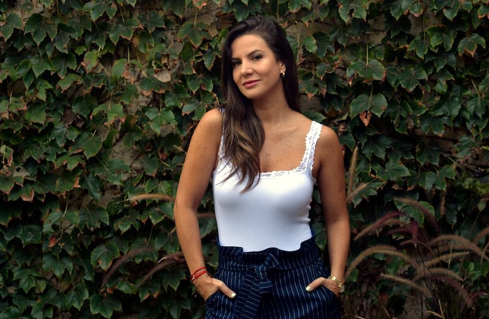 15 marzo 2022 Mendoza Sociedad Vivian Tavara ( 37 ), es peruana que vivió en Venezuela y en Mendoza tiene una empresa relacionada a las visitas a bodegas. Wine PassFoto: Orlando Pelichotti/ Los Andes