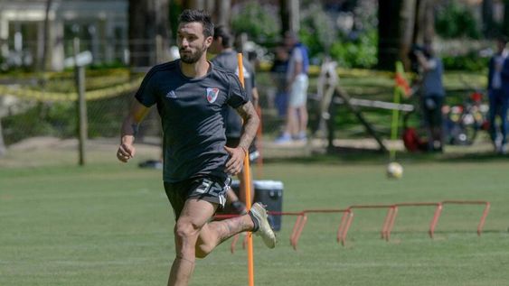 Se lesionó Scocco y Gallardo piensa en el Morro García para reemplazarlo