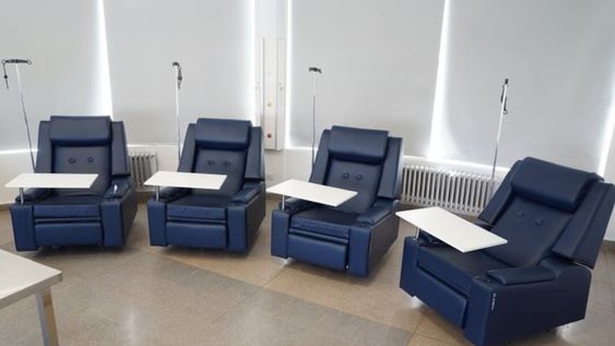 Para mejorar la atención de pacientes con cáncer el hospital Central inauguró un nuevo espacio. El servicio de Oncología tendrá un lugar de uso exclusivo en el que se ha sumado nueva tecnología, se ha buscado optimizar recursos y su refuncionalización. El acto contó con la presencia de autoridades, entre las que se contó el gobernador Alfredo Cornejo