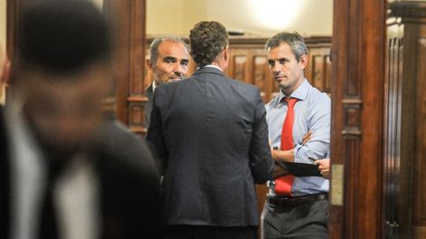 Los Andes | El presidente de la Cámara de Diputados confirmó que a pedido de Milei presentarán un proyecto para no aumentarse los salarios. Foto: Federico Lopez ClaroMartín Menem y Lule MenemGarcia Aresca ( espalda)