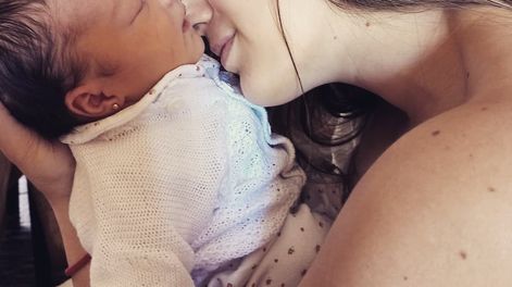 Los Andes | La sanmartiniana Agostina Asolino y su bebé Bruna. Hace tres años, la joven casi muere desangrada, y se aferró a la vida porque dijo que todavía debía cumplir el sueño de ser madre.