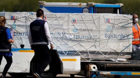 En total, Argentina trasladó al territorio nacional 3.374.000 dosis de vacunas desde Rusia y China en vuelos de su aerolínea de bandera. Foto: Gentileza / Clarín