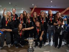 Fiesta en Ezeiza: la vuelta de Las Leonas tras el campeonato mundial