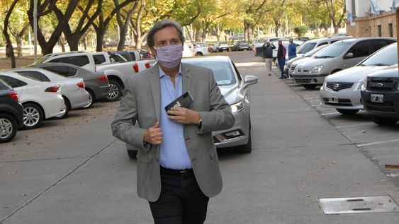 El intendente de San Rafael, Emir Félix, permanece en la unidad de cuidados intensivos del Hospital Central de Mendoza. Foto Orlando Pelichotti / Los Andes